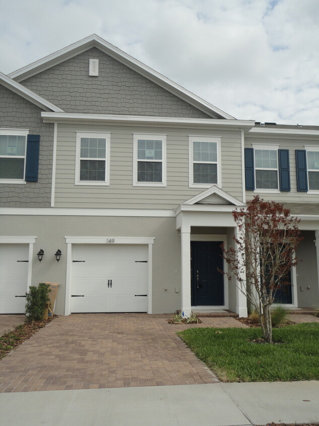 Foto principal - 3BD/2.5BA Town Home In Gated Mitchell Cree...