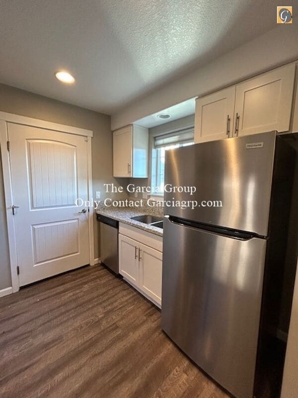 Building Photo - 15454 SE East Ave