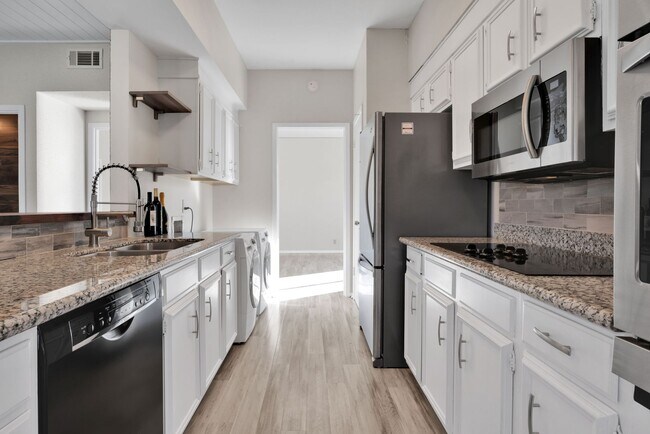 Foto del edificio - Charming 2 Bedroom Condominum