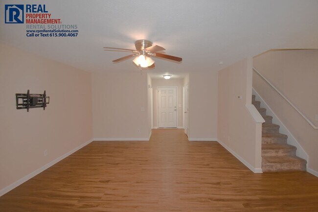 Foto del edificio - Wonderful 2 story 3BD/2.5BA home in LaVergne w/ attached garage!