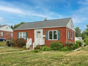 Building Photo - 6380 Huntingdon St
