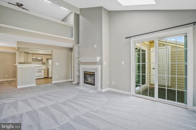 Foto del edificio - 12245 Fairfield House Dr