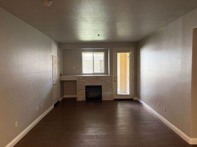 Foto del edificio - 41410 Juniper St
