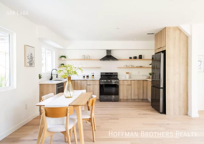 Foto del edificio - 2683 Roseview Ave