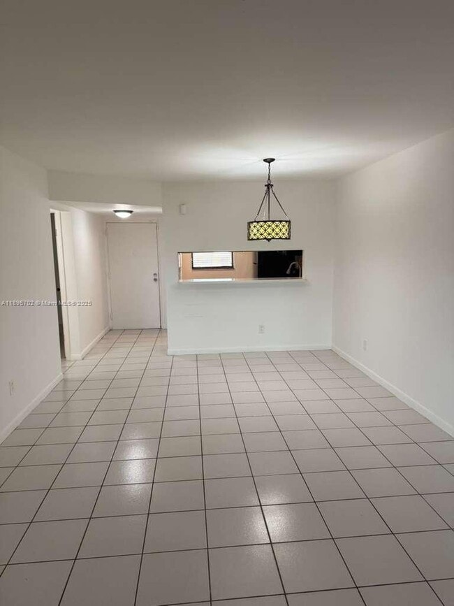 Foto del edificio - 3410 Foxcroft Rd