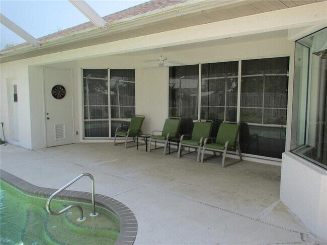 Foto del edificio - 23404 Peachland Blvd