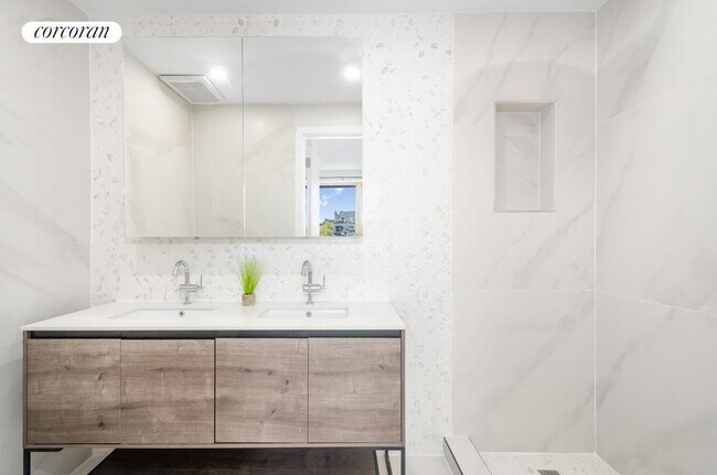 Building Photo - 68 Eldert St