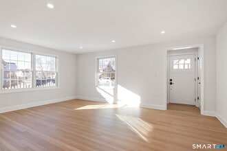 Building Photo - 10 Greenwood Ave