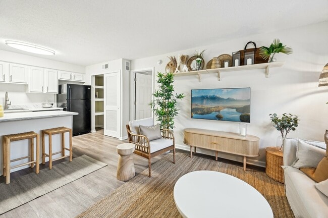 Building Photo - The Landings at San Marco