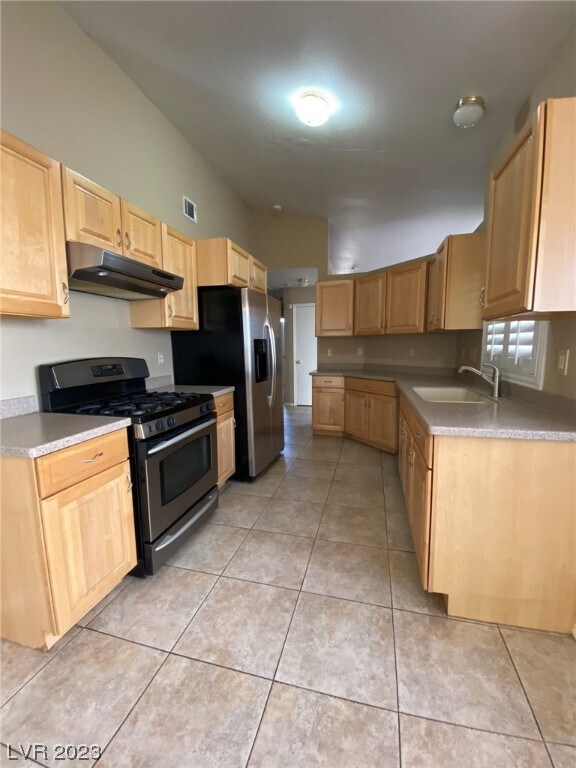 Building Photo - 878 Carnival Ave