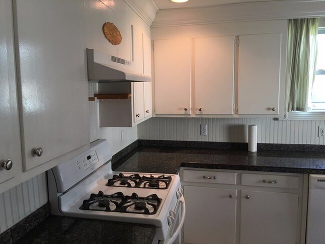 Building Photo - Historic 2/1 in Sylvan Park!