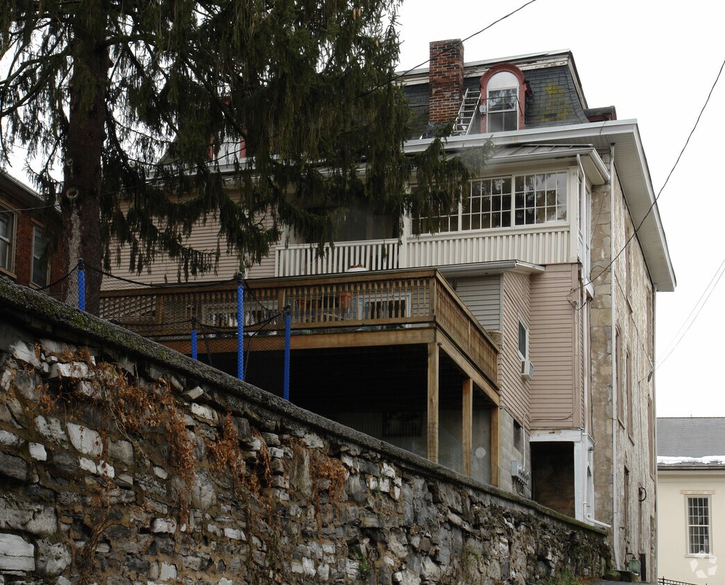 Building Photo - 119 E High St