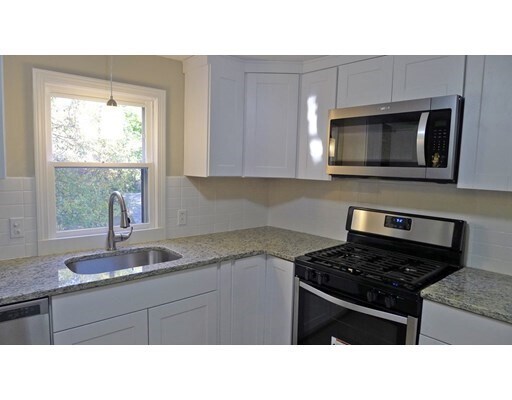 Building Photo - 31 Lantern Ln