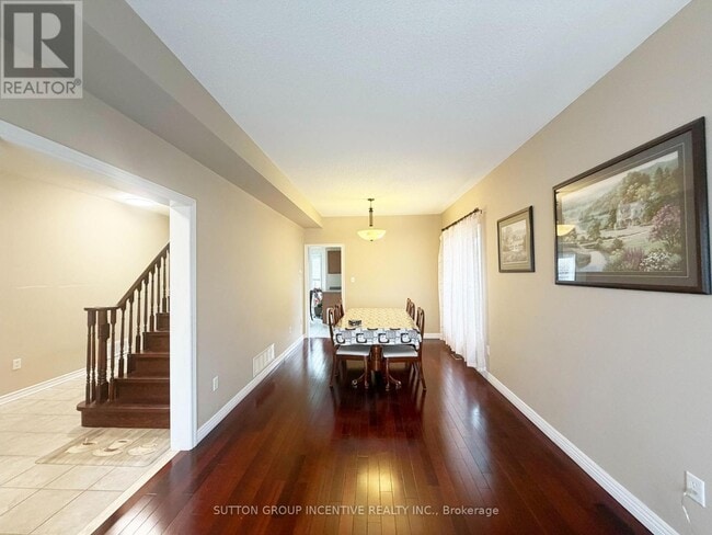 Building Photo - 134 Raymond Crescent