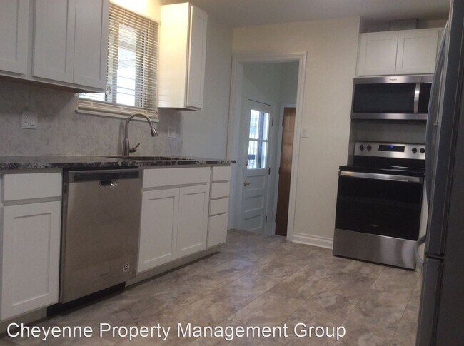 Building Photo - 3 br, 2.5 bath House - 1820 Milton Dr