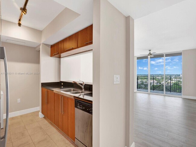 Building Photo - 610 W Las Olas Blvd