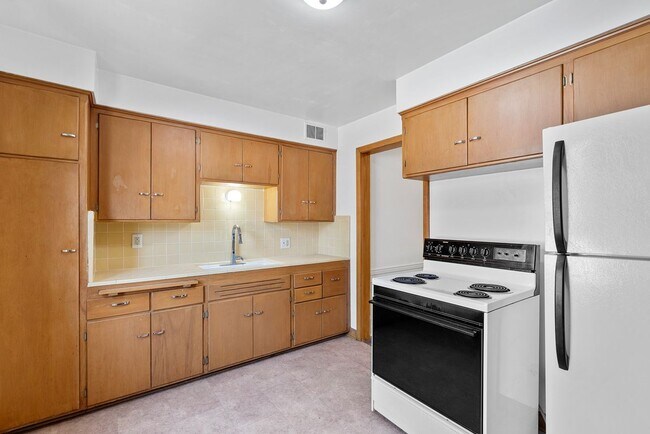 Foto del edificio - 8130 W North Ave