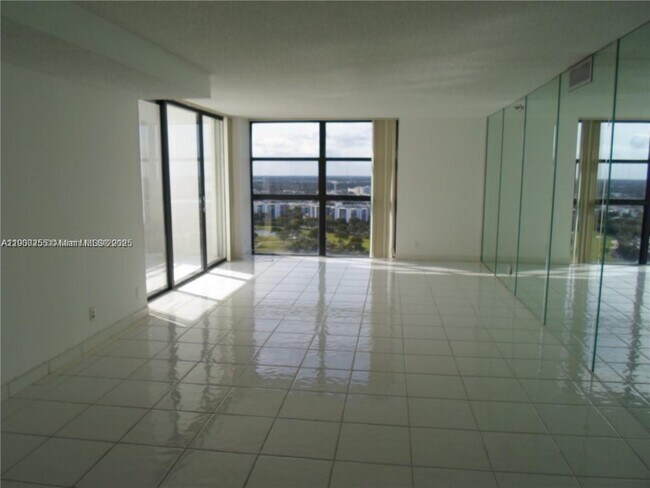 Building Photo - 20225 NE 34th Ct