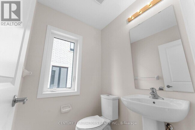 Building Photo - 873 Logan Dr