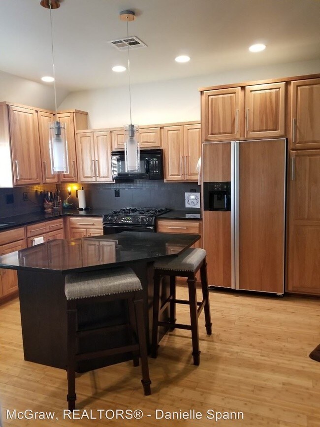 Foto del edificio - 3 br, 2 bath House - 14538 Kendalwood Ave.