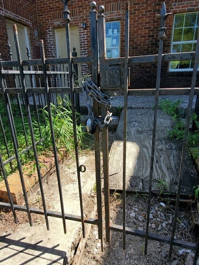 Foto del edificio - 2602 Isabella St