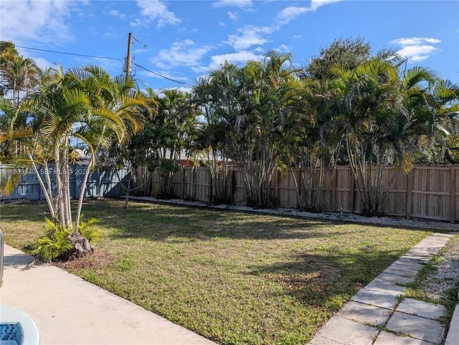 Building Photo - 311 SW 2nd Ave