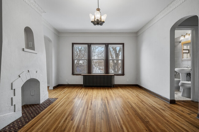 Living Room - 3200 Oakland