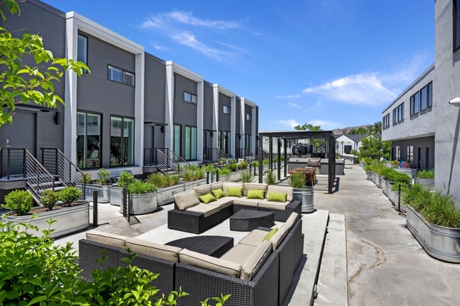 Building Photo - 877 S 200 W