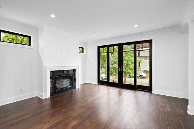 Building Photo - 235 Mackubin St