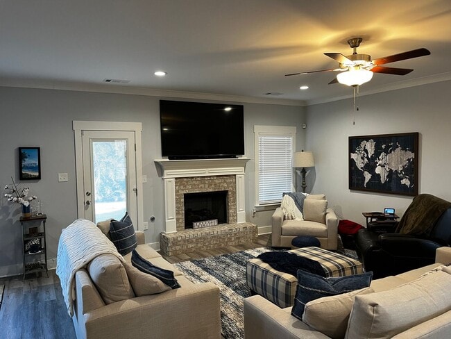 Building Photo - Immaculate Home built in 2022