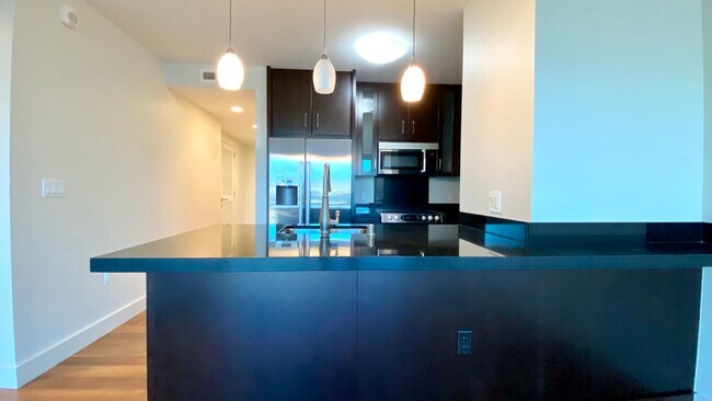 Building Photo - Available NOW - 1 BED/1 BATH w/1 PRKG in h...