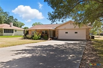 Building Photo - 1307 Summit Dr