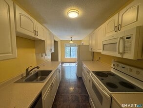 Building Photo - 95 Woodsedge Dr