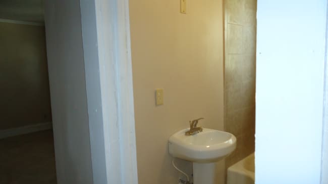 Building Photo - 901 S Jackson St