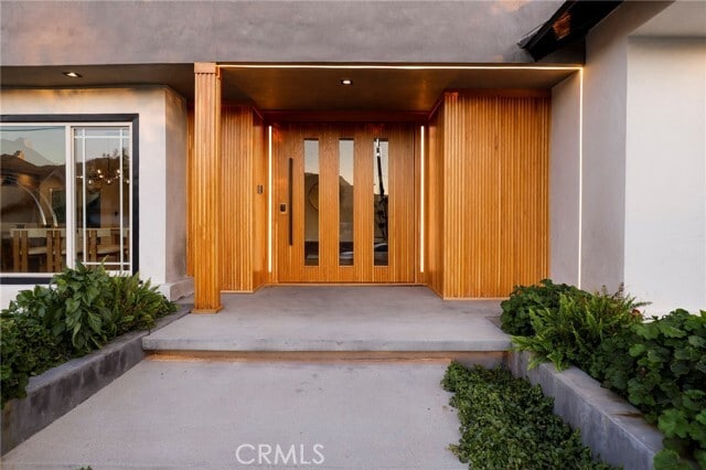 Foto del edificio - 9742 Farralone Ave