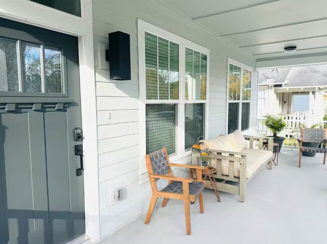 Foto del edificio - Spacious 3 Bed, 2 Bath Home Near Riverside – Great Jacksonville Location