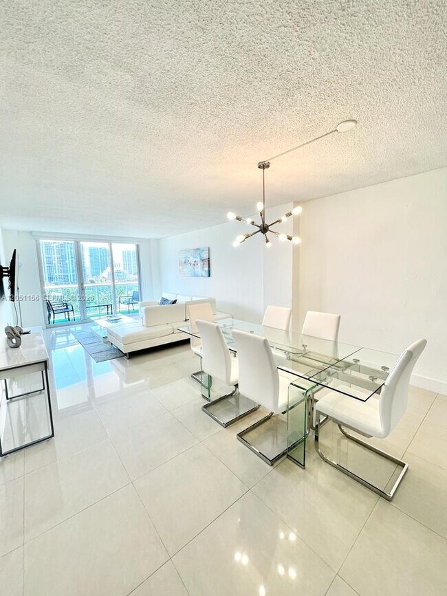 Foto del edificio - 19370 Collins Ave