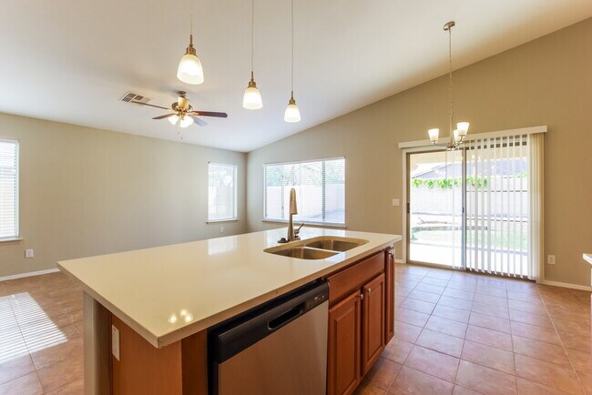 Foto del edificio - 3026 W Rapalo Rd