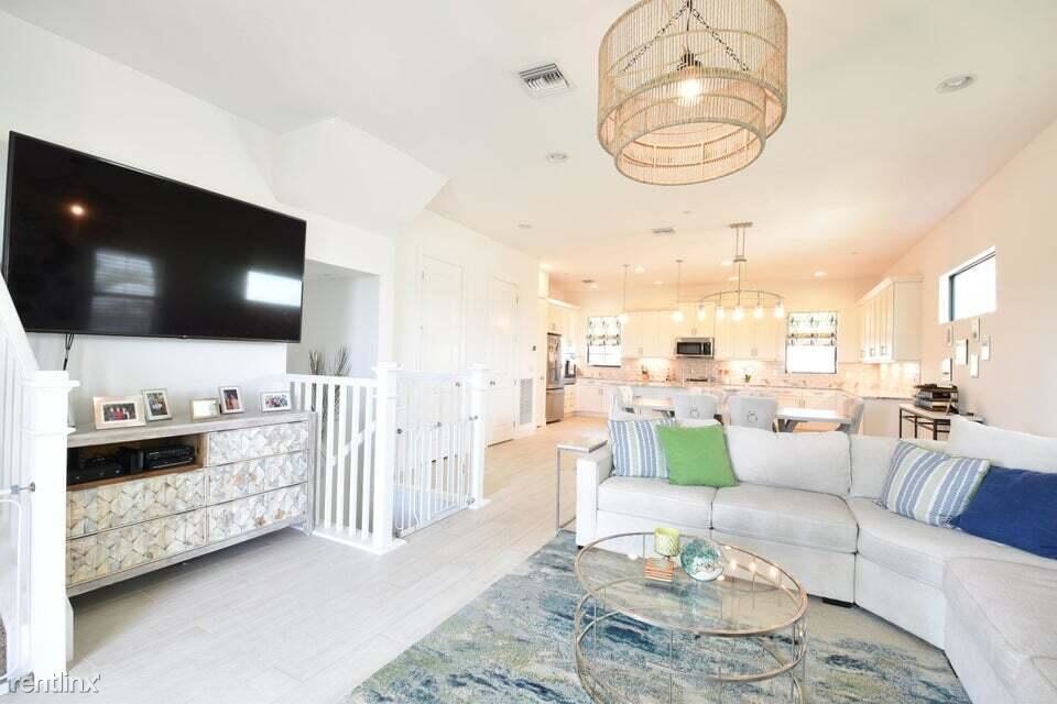 3 br, 3.5 bath Townhome 12925 Alton Rd Townhome Rentals in Palm