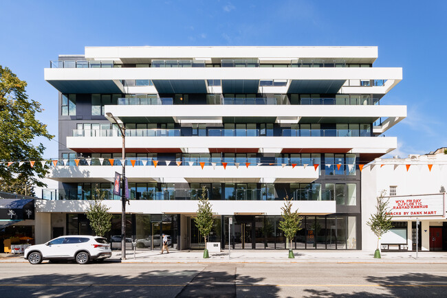 Building Photo - 3137 Broadway W