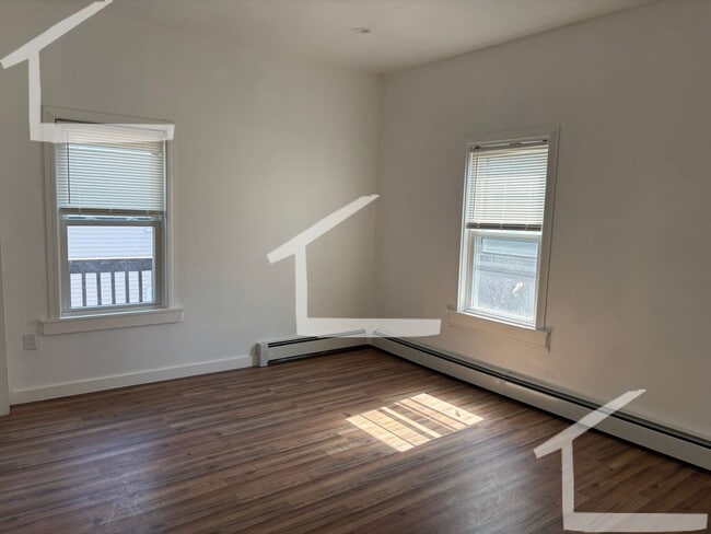 Photo - Huge 4 bed 2 bath unit with in-unit laundry! House