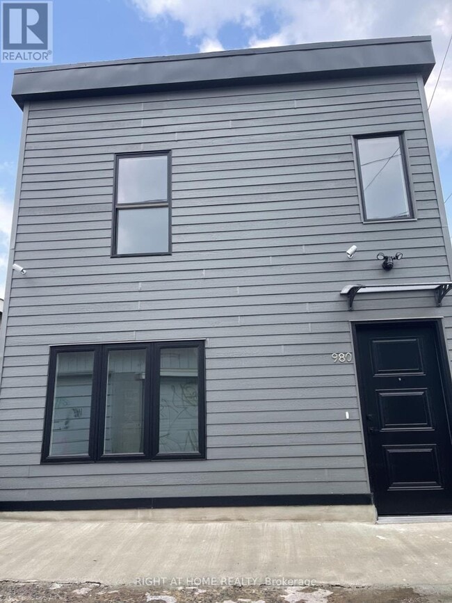 Building Photo - 980 Ossington Ave