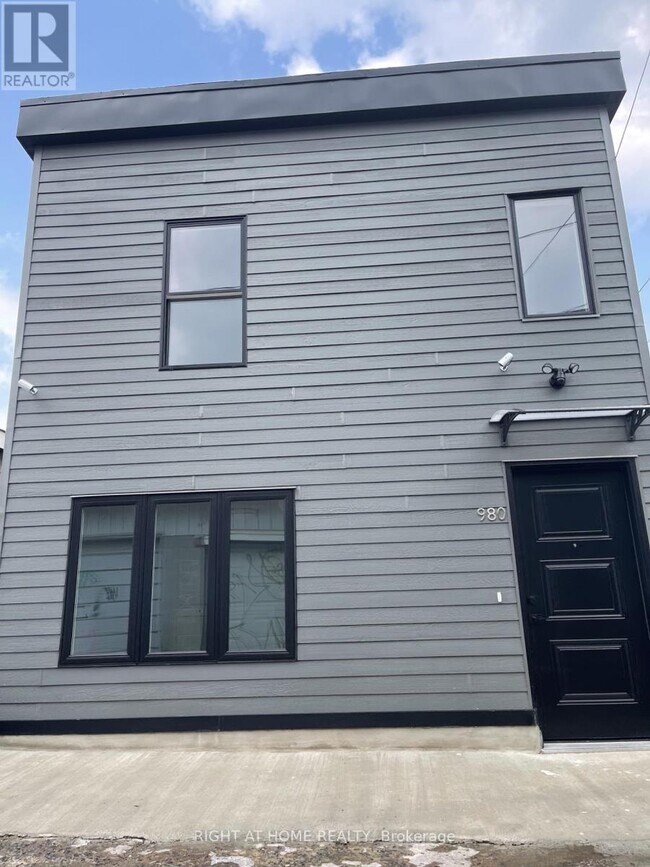 Photo du bâtiment - 980 Ossington Ave