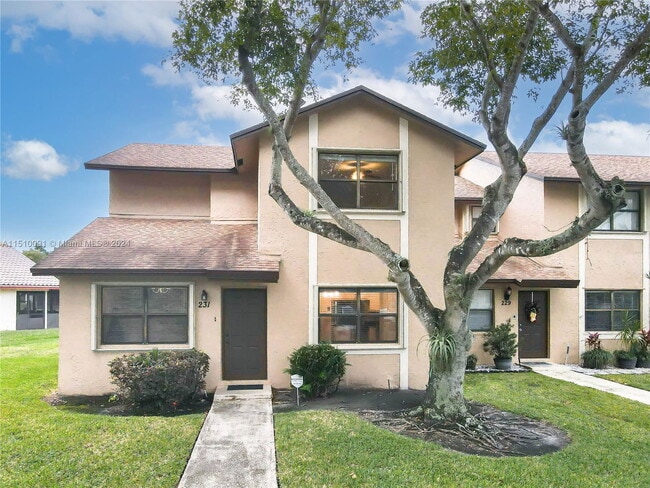 Photo - 231 Lakeside Cir Townhome