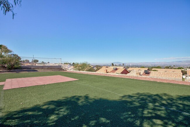 Foto del edificio - Single-Story in Guard-Gated Community with Stunning Strip & City Views