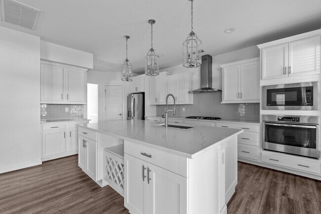 Foto del edificio - Exquisite 4-bedroom, 2.5-bath home located...
