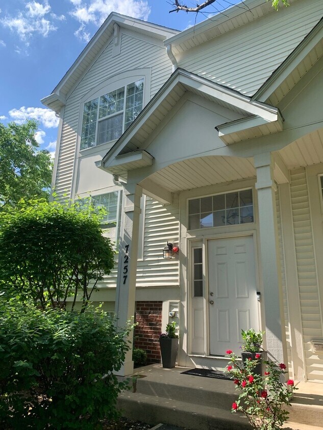7257 Flagg Creek Dr, La Grange, IL 60525 Townhome Rentals in La