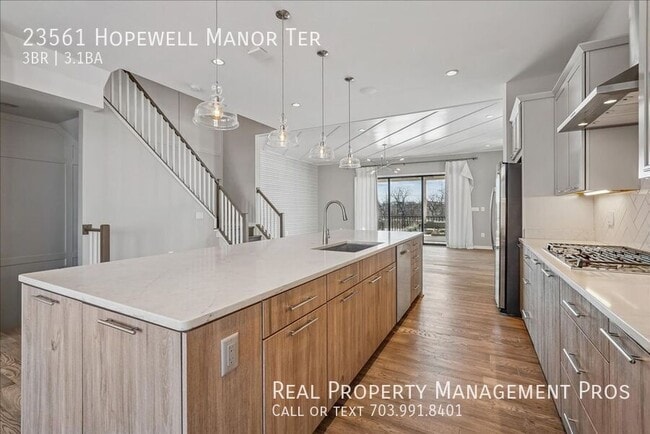 Building Photo - 23561 Hopewell Manor Terrace