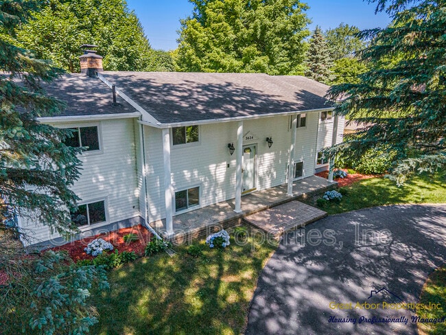 Photo - 3624 Maple Dr House