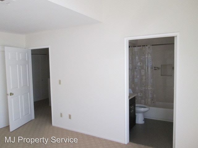 Building Photo - 153 Diamond St
